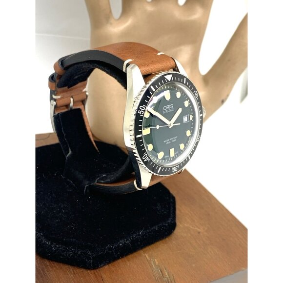 Oris Men's Watch 7720 Divers Sixty-Five Swiss Automatic Green Dial Brown Leather - Picture 15 of 15